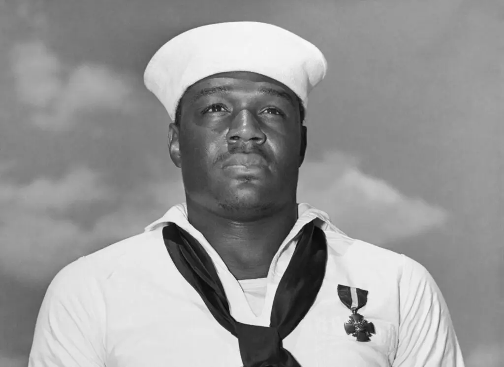 Illustration of Miller defending the fleet at Pearl Harbor (Charles Alston, Office of War Information and Public Relations)